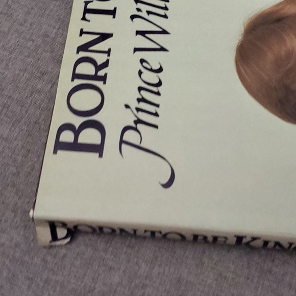 Born to be King book Prince William of Wales about 127 pages - Picture 3 of 17